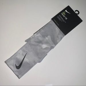 NIKE Camo-Print Head Tie✨